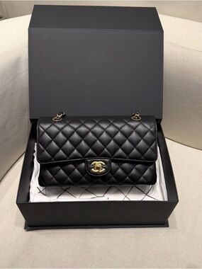 CHANEL Black Quilted Double Flap Shoulder Bag with Gold Hardware
